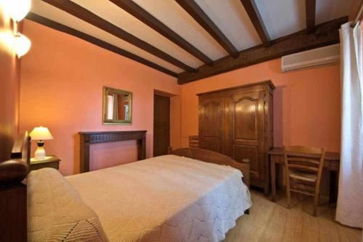 Habitación doble (ETCHEMENDIGARAYA BI) | Cortinas blackout, insonorización y ropa de cama