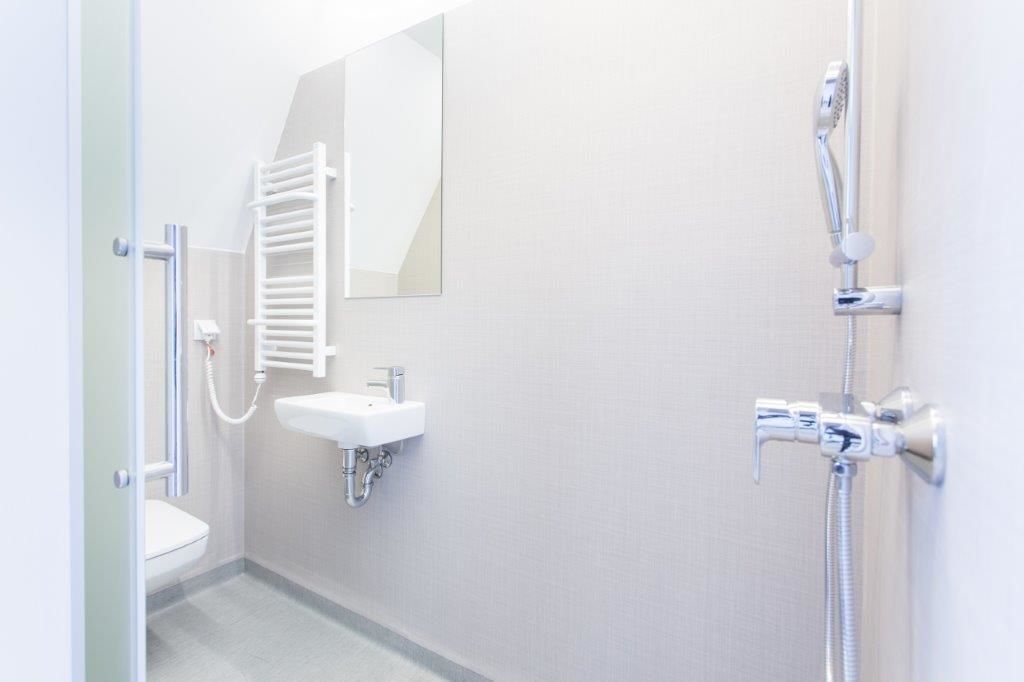 single room | bathroom | shower, towels