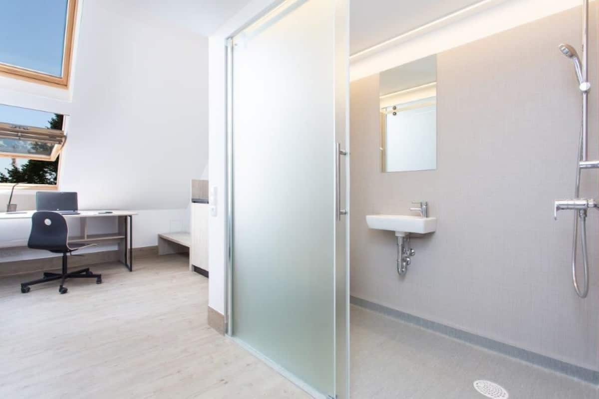 single room | desk, free wifi