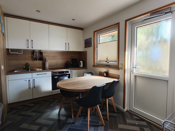 Fridge, oven, high chair