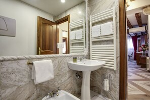 Shower, rainfall showerhead, hair dryer, bidet - Angels - WR Apartments (Venice)