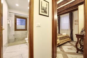 Property entrance - Angels - WR Apartments (Venice)
