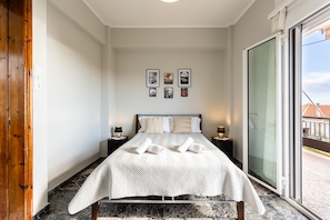 3 bedrooms, desk, iron/ironing board, free WiFi - Sunset Serenity - Kardamili Seaside Getaway (West Mani)