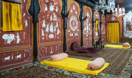 Room. Hotel Honey Lodging