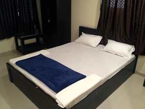 Room - Hotel Honey Lodging (Pune)