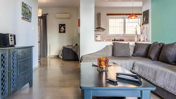 House, 2 Bedrooms | Living area | Flat-screen TV