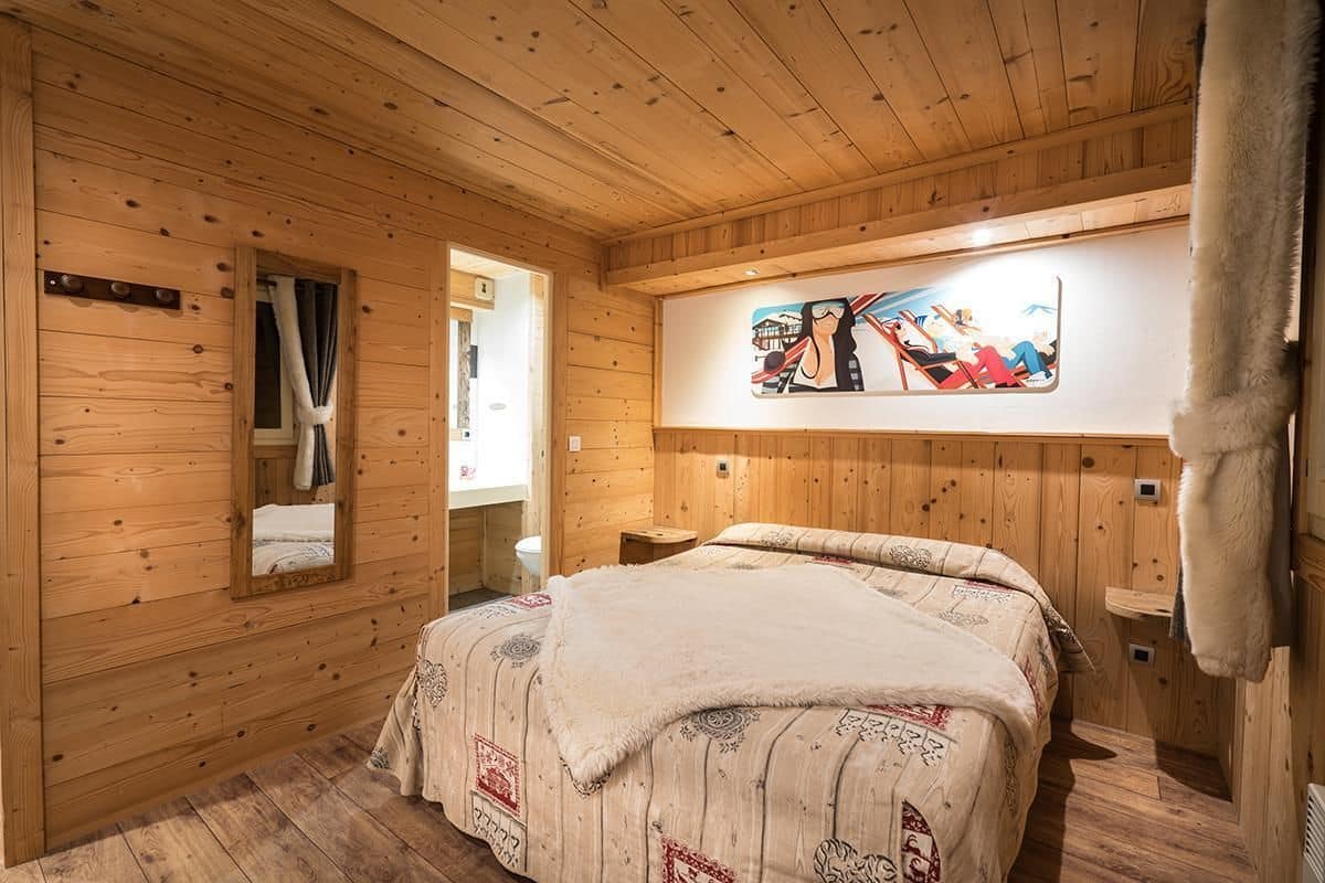 Double Room | Meja, kalis bunyi, katil bayi/kot (surcaj), Wi-fi percuma