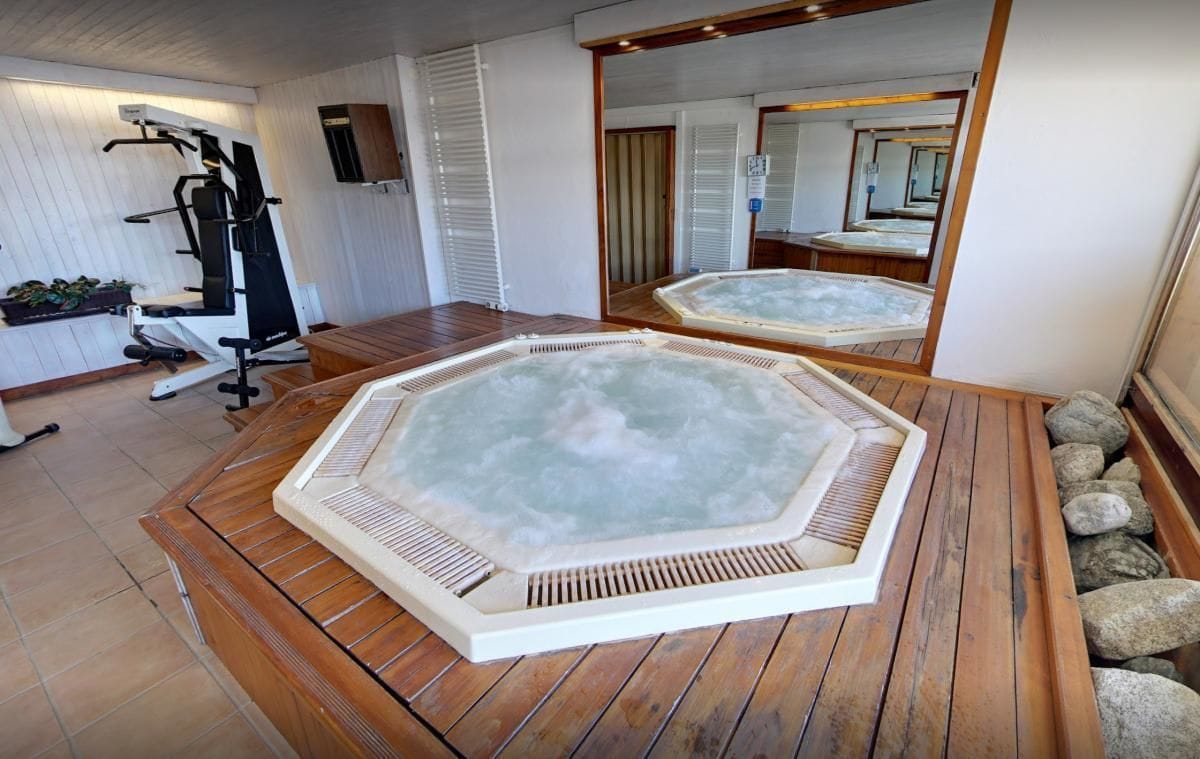 indoor spa tub