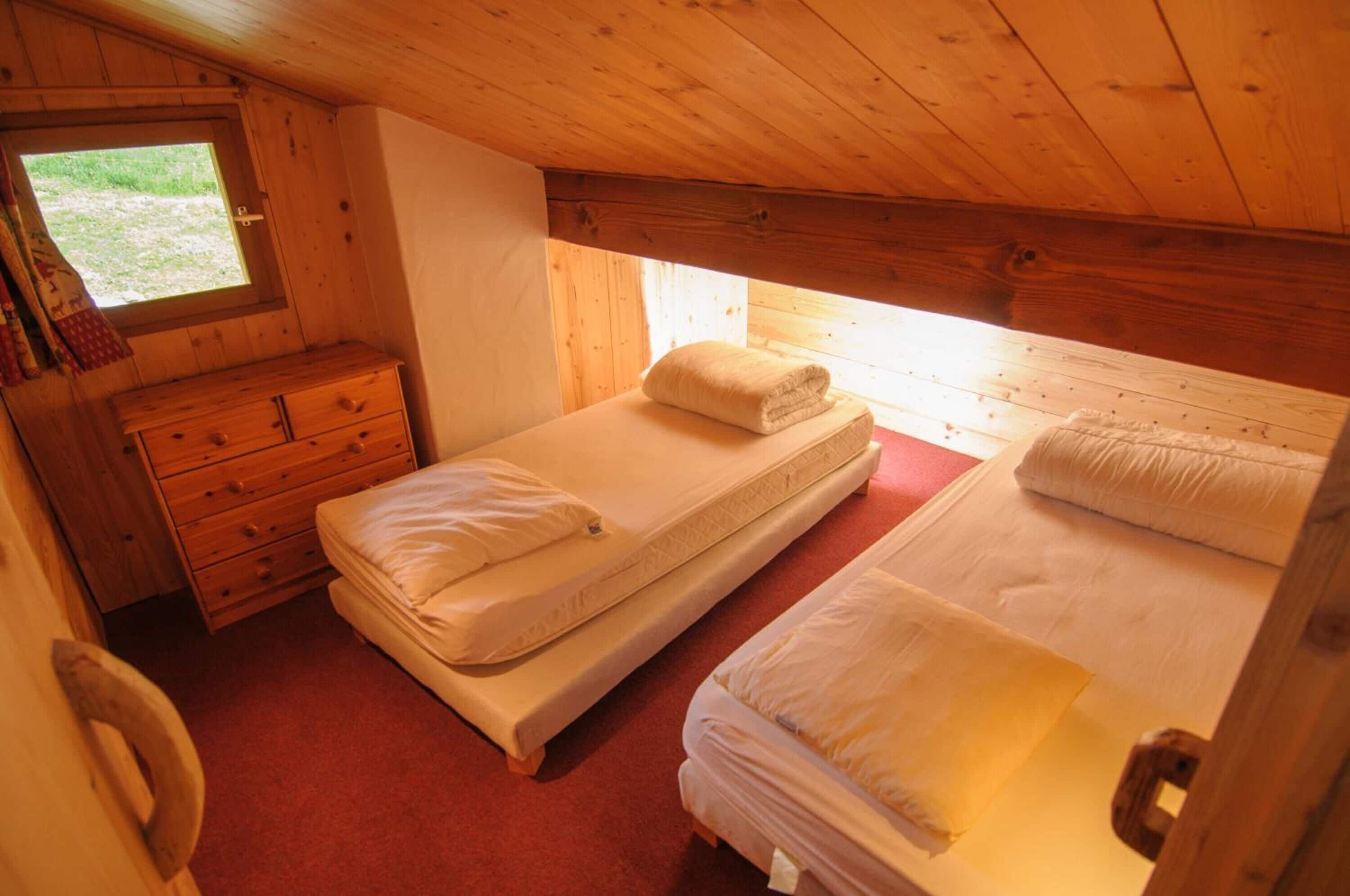 desk, soundproofing, cots/infant beds, free wifi