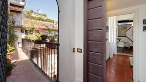 Apartment, 2 Bedrooms | Room amenity