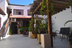 Quang cảnh sân vườn