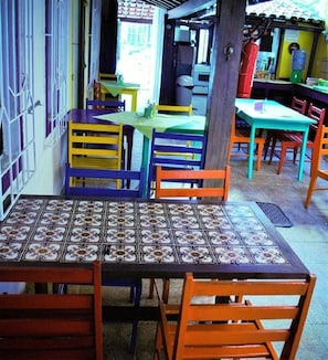 Bao gồm bữa sáng đặc sản địa phương hàng ngày 