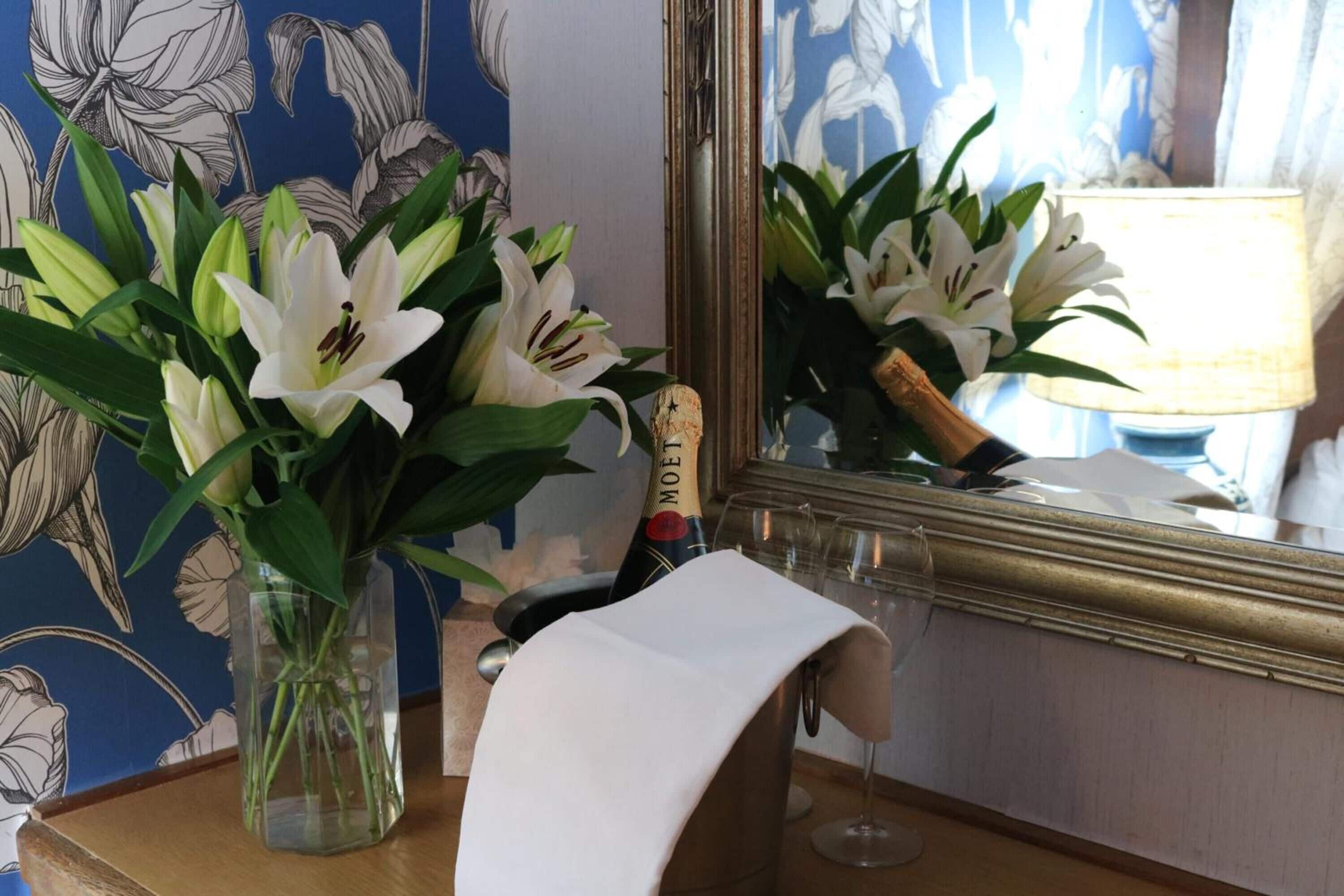 أحواض استحمام وحجيرات دش منفصلة، مستلزمات مجانية للعناية الشخصية