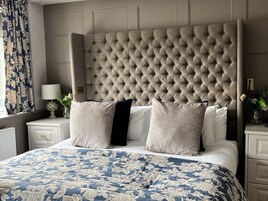 Superior Super-King Size Room | Hypo-allergenic bedding, individually decorated, individually furnished