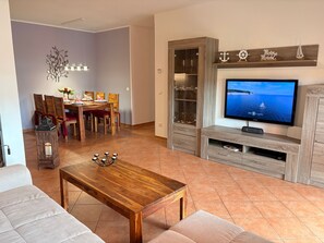 TV, caminetto