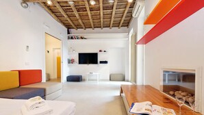 Apartemen, 2 kamar tidur | Area keluarga | TV layar datar