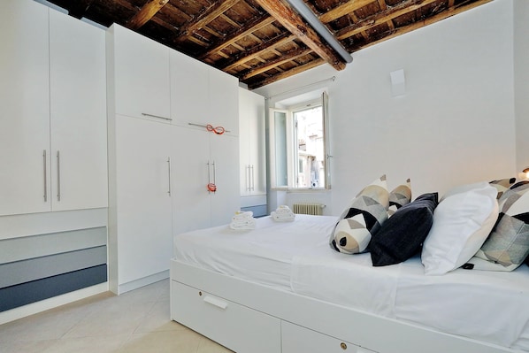 2 bedrooms, individually decorated, individually furnished, desk - Reginella - WR Apartments (Rome)