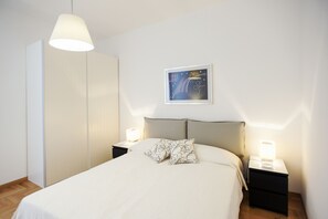 3 bedrooms, individually decorated, individually furnished, desk - S. Andrea - WR Apartments (Rome)