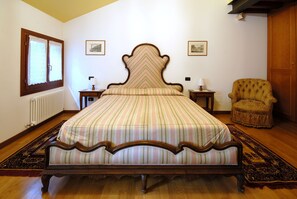 Comfort-Apartment, 3 Schlafzimmer (Magnolie) | Individuell eingerichtet, Schreibtisch, Bügeleisen/Bügelbrett