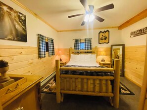 5 bedrooms, iron/ironing board, WiFi, bed sheets