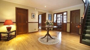 Sảnh tiếp tân