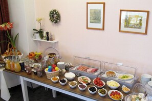 Daily buffet breakfast (EUR 10.80 per person) - Hotel Klostergarten (Eisenach)