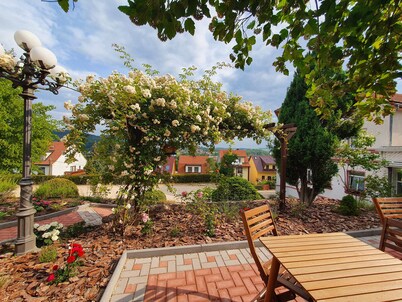 修道院花园酒店