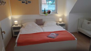 2 bedrooms, travel crib, WiFi