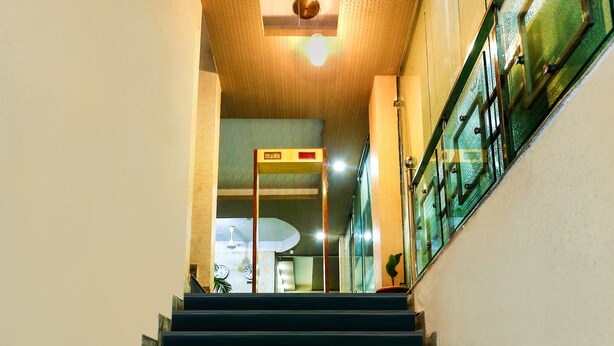 Staircase - hotel runway (New Delhi)
