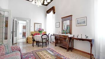 Apartment, 1 Schlafzimmer | Wohnbereich | Flachbildfernseher