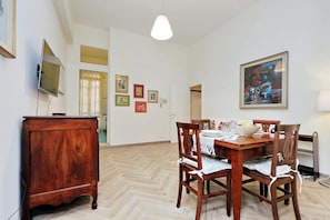 Apartment, 2 Schlafzimmer | Wohnbereich | Flachbildfernseher