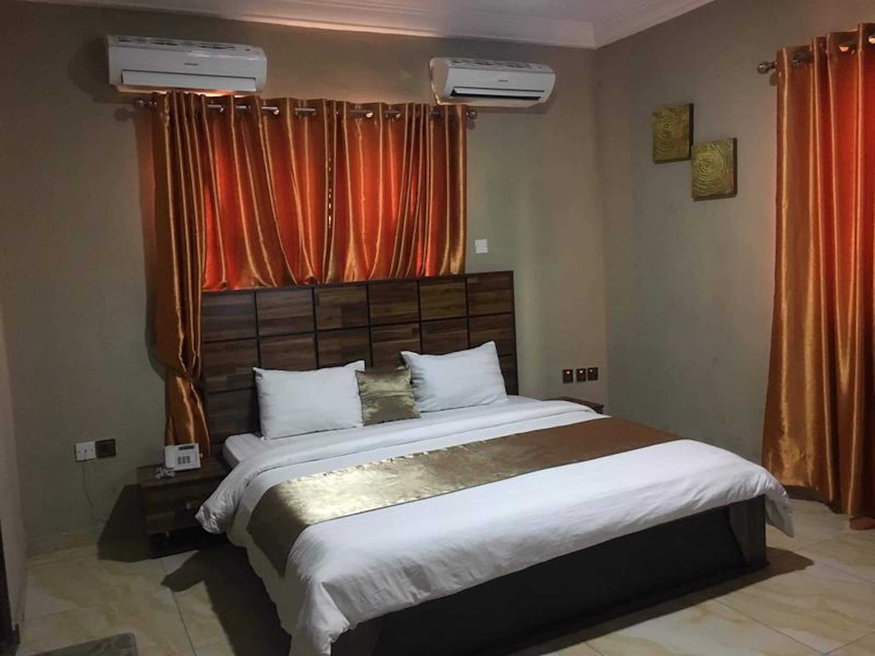 In-room safe, desk, free WiFi, bed sheets