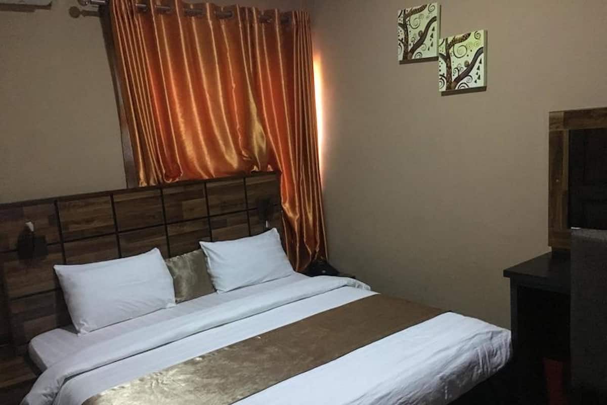 Executive Room | In-room safe, desk, free WiFi, bed sheets