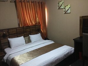 Executive Room | In-room safe, desk, free WiFi, bed sheets