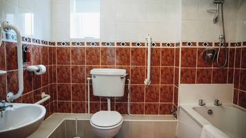 A bathroom with a toilet, sink, and bathtub.