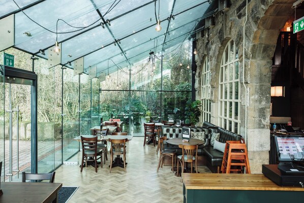 Lunch and dinner served, British cuisine - The Keelman and Big Lamp Brewery (Newcastle-upon-Tyne)