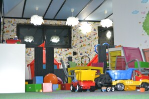 Área de juegos infantiles bajo techo