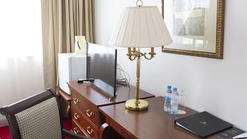 Standard Room, 1 Queen Bed