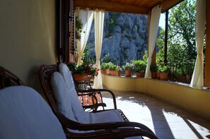 Porch - B&B Lo Sparviero (Civita)