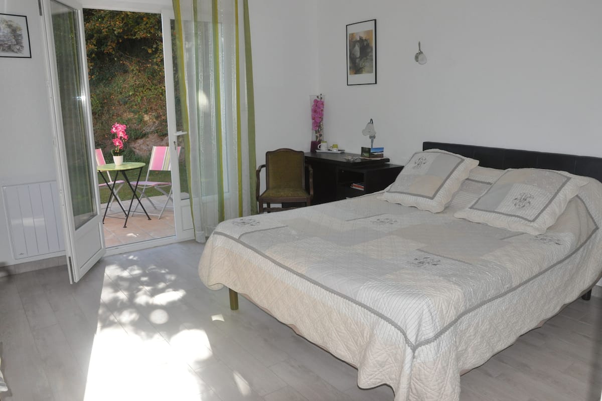 Kamar Double (Mirepoix ou Foix) | Seprai premium dan didekorasi berbeda-beda