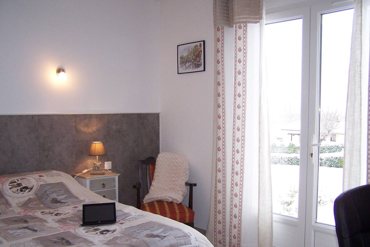 Double or Twin Room (Montsegur) | Premium bedding, desk, laptop workspace, soundproofing
