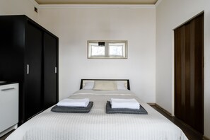 Studio, 1 Double Bed (Foksal 17B m.3) | Iron/ironing board, free WiFi, bed sheets - Downtown Apartments (Warsaw)