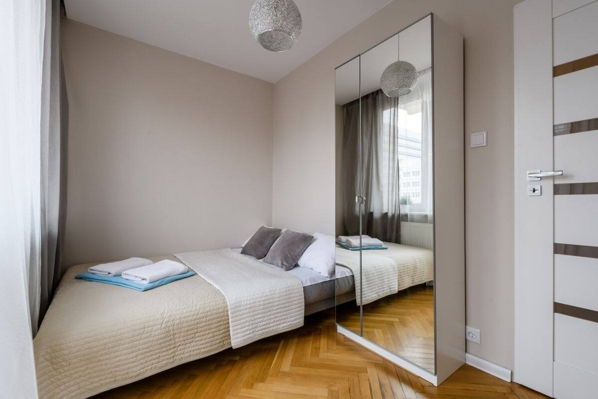 Appartement (Marszalkowska 84/92 m18) | Fer et planche à repasser, Wi-Fi gratuit, draps fournis