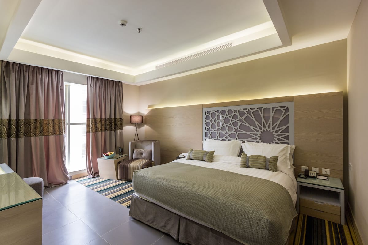 1 habitación, caja de seguridad en la habitación y muebles diferentes