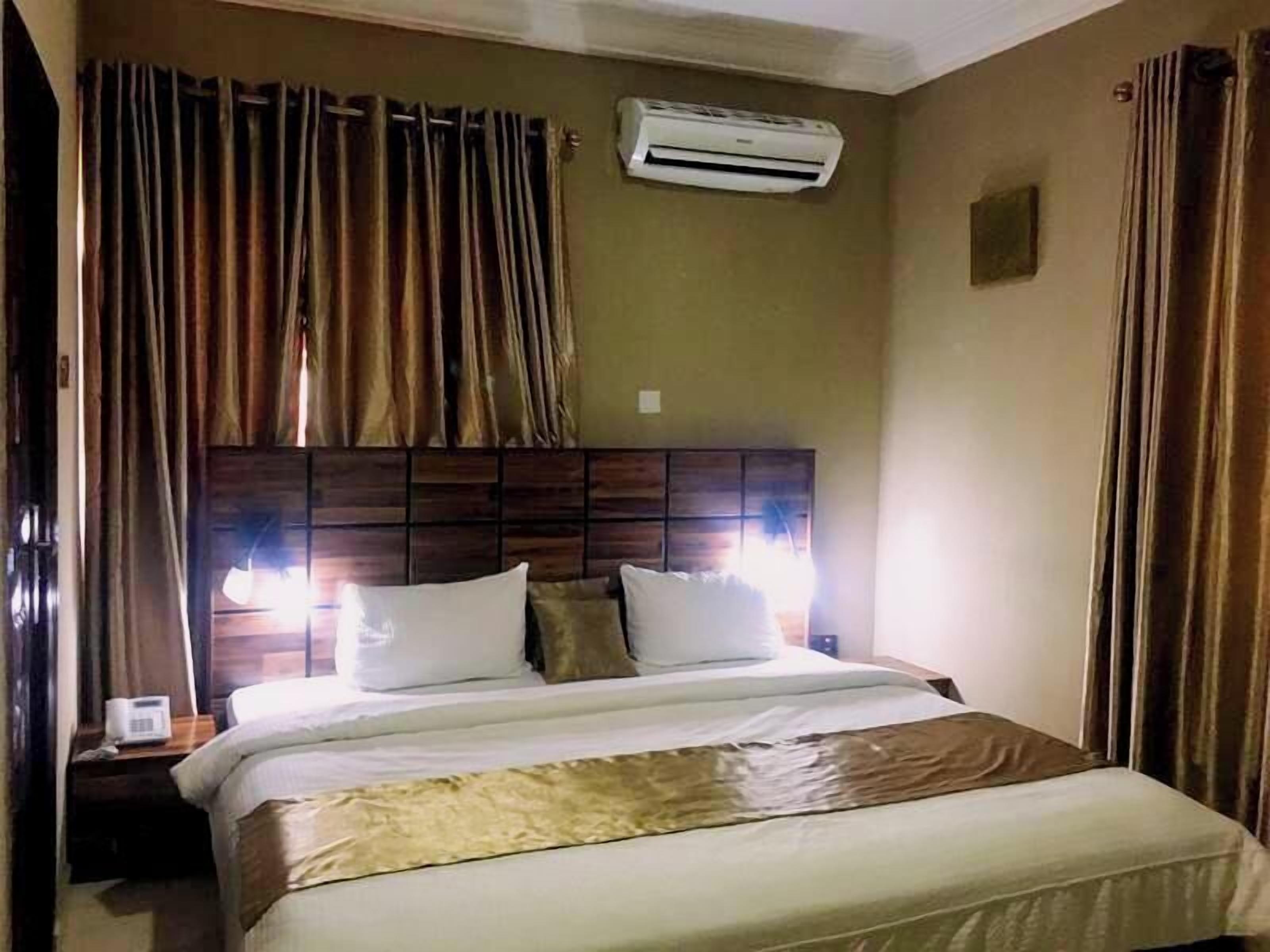 In-room safe, desk, free rollaway beds, bed sheets