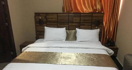 Momak 6 Hotel & Suites