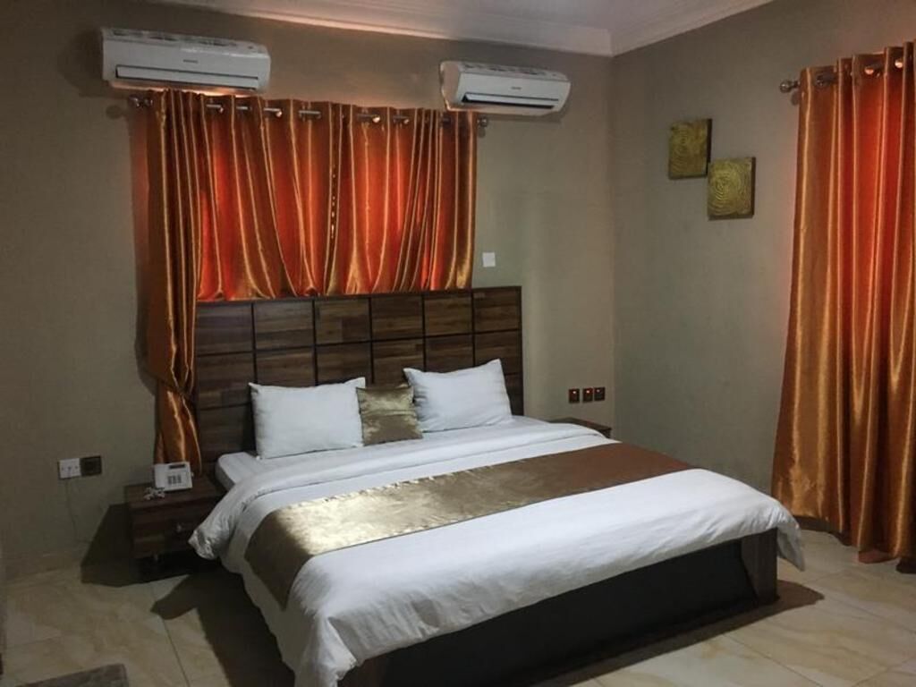 In-room safe, desk, free rollaway beds, bed sheets