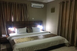 Phòng Cao cấp | Két bảo mật tại phòng, bàn, giường gấp/giường phụ (miễn phí) 