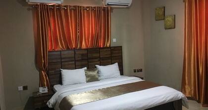 Momak 6 Hotel & Suites