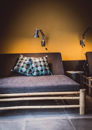Roba de llit d'alta qualitat, cobrellits i minibar